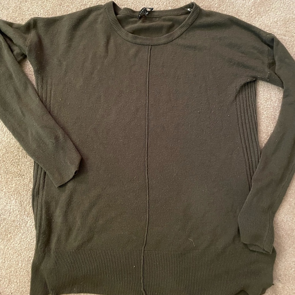 Boutique Staccato size large olive sweater